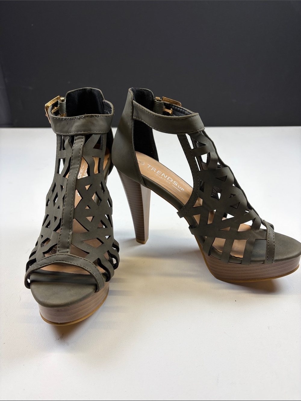 TRENDSup COLLECTION BONICA-1 OLIVE CUTOUT PLATFORM HEELS SIZE 8